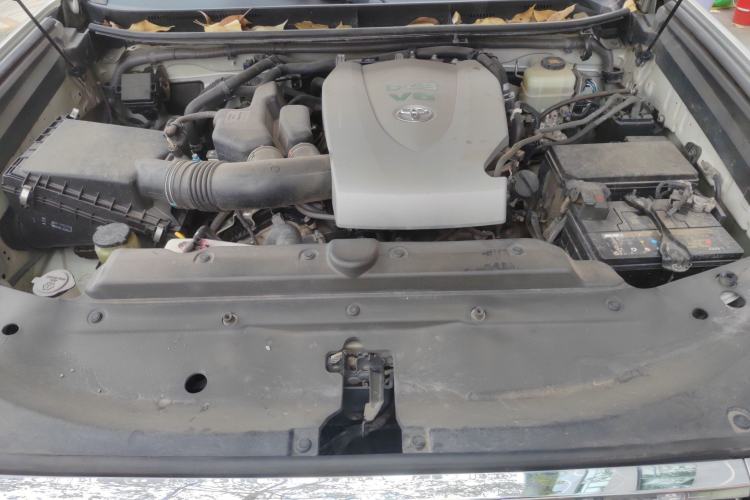 Used Toyota Prado 2018 3.5L Automatic TX-L with Rear-Mounted Spare Tire Engine Bay