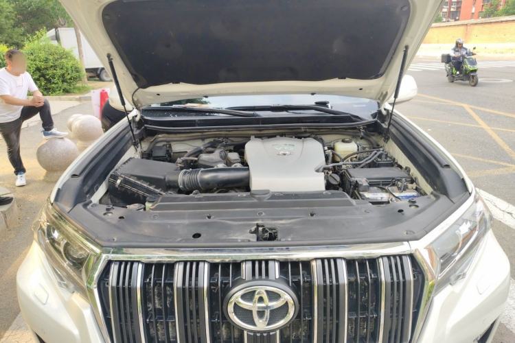 Used Toyota Prado 2018 3.5L Automatic TX-L NAVI with Rear-Mounted Spare Tire Engine Bay