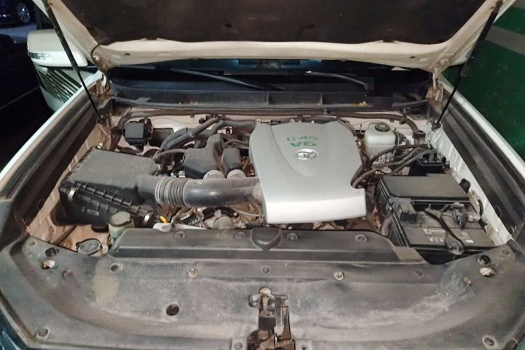 Used Toyota Prado 2018 3.5L Automatic TX-L with Rear-Mounted Spare Tire Engine Bay