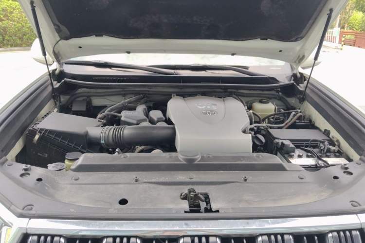 Used Toyota Prado 2018 3.5L Automatic TX-L NAVI with Rear-Mounted Spare Tire Engine Bay