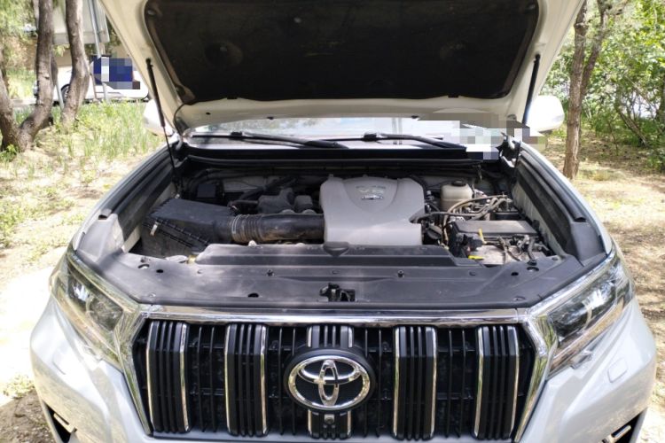Used Toyota Prado 2018 3.5L Automatic TX-L with Rear-Mounted Spare Tire Engine Bay