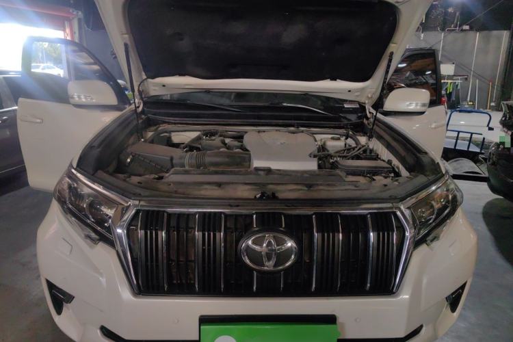 Used Toyota Prado 2018 3.5L Automatic TX-L NAVI with Rear-Mounted Spare Tire Engine Bay