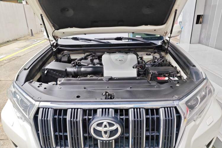 Used Toyota Prado 2018 3.5L Automatic TX-L with Rear-Mounted Spare Tire Engine Bay