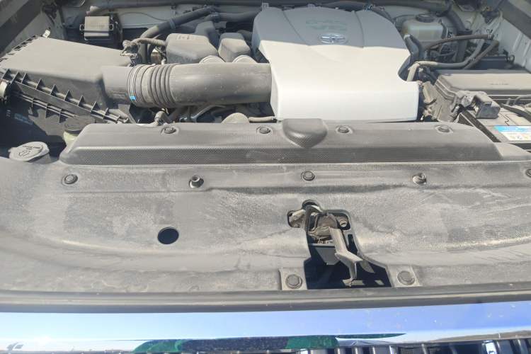 Used Toyota Prado 2018 3.5L Automatic TX-L with Rear-Mounted Spare Tire Engine Bay