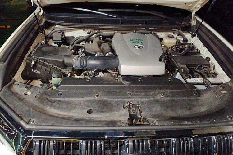 Used Toyota Prado 2018 3.5L Automatic TX-L with Rear-Mounted Spare Tire Engine Bay