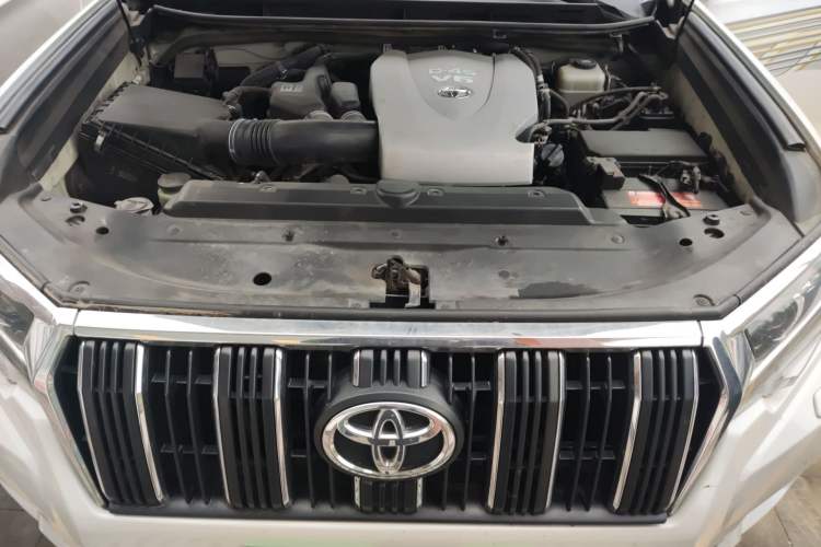 Used Toyota Prado 2018 3.5L Automatic TX-L NAVI with Rear-Mounted Spare Tire Engine Bay