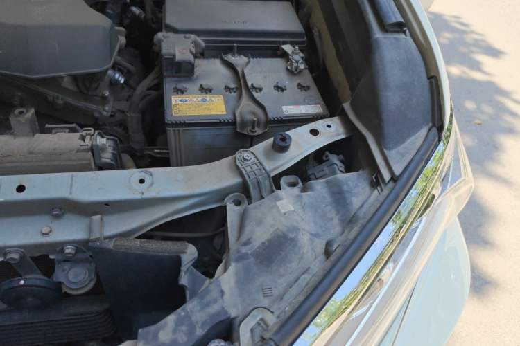 Used Toyota Prado 2018 4.0L GXR Dubai Edition – Middle East Engine Bay Left