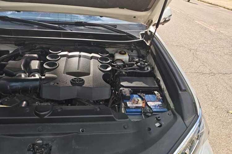 Used Toyota Prado 2018 4.0L VX External Mount Genuine Leather Single Differential Middle East Specification Engine Bay Left