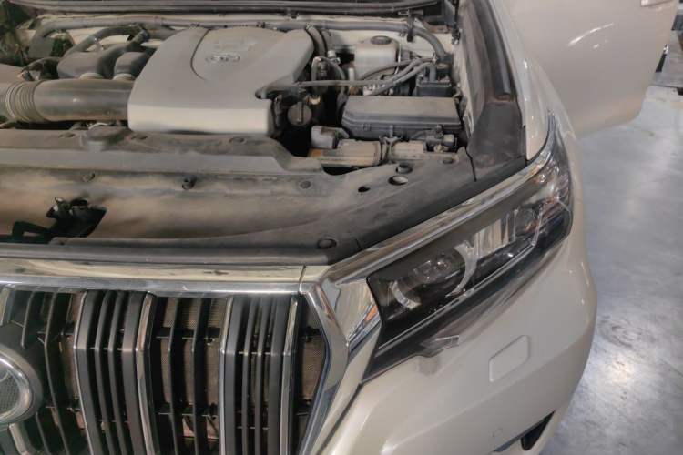 Used Toyota Prado 2018 3.5L Automatic TX-L NAVI with Rear-Mounted Spare Tire Engine Bay Left