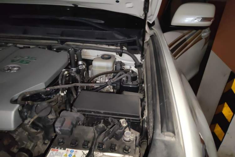 Used Toyota Prado 2018 3.5L Automatic TX-L with Rear-Mounted Spare Tire Engine Bay Left