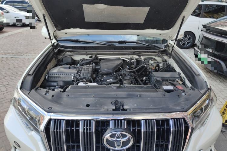 Used Toyota Prado  Engine Bay