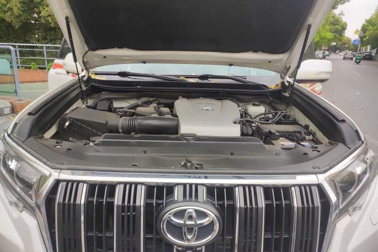 Used Toyota Prado 2018 3.5L Automatic TX-L with Rear-Mounted Spare Tire Engine Bay