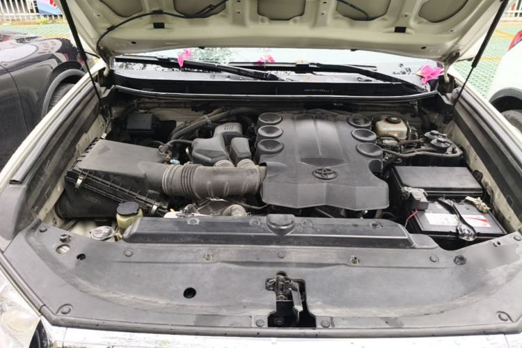 Used Toyota Prado 2018 4.0L TX-L U.S. Specification Engine Bay