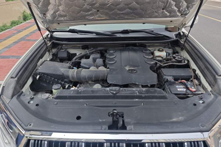 Used Toyota Prado 2018 4.0L TXL Nine Airbags External Mount – Middle East Version Engine Bay