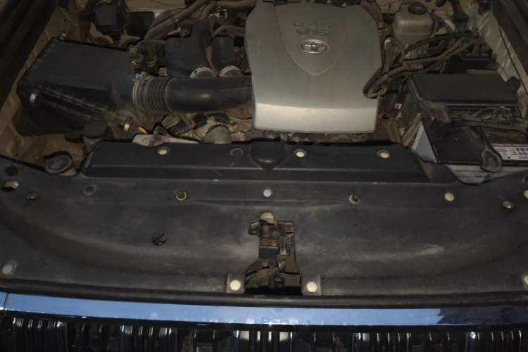Used Toyota Prado 2018 3.5L Automatic TX-L with Rear-Mounted Spare Tire Engine Bay