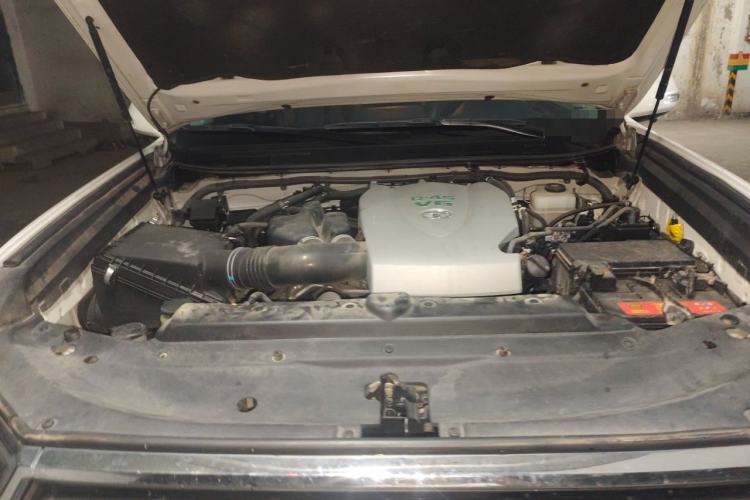 Used Toyota Prado 2018 3.5L Automatic TX-L with Rear-Mounted Spare Tire Engine Bay