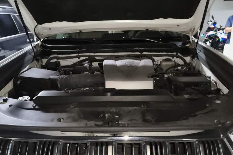 Used Toyota Prado 2018 3.5L Automatic TX-L with Rear-Mounted Spare Tire Engine Bay