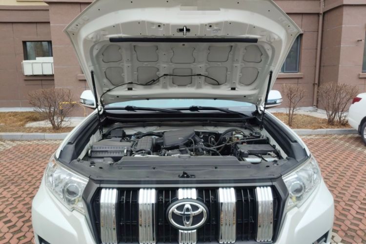 Used Toyota Prado  Engine Bay