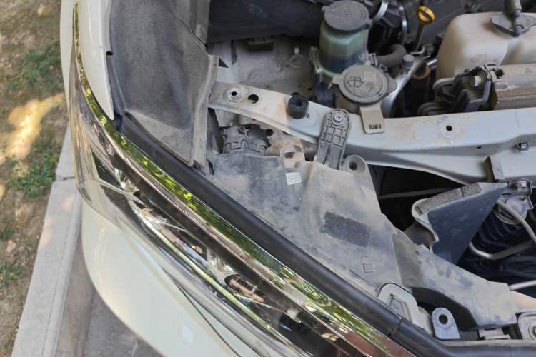 Used Toyota Prado 2018 4.0L GXR Dubai Edition – Middle East Engine Bay Right