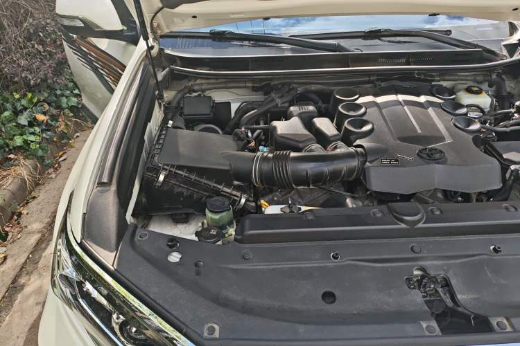 Used Toyota Prado 2018 4.0L VX External Mount Genuine Leather Single Differential Middle East Specification Engine Bay Right