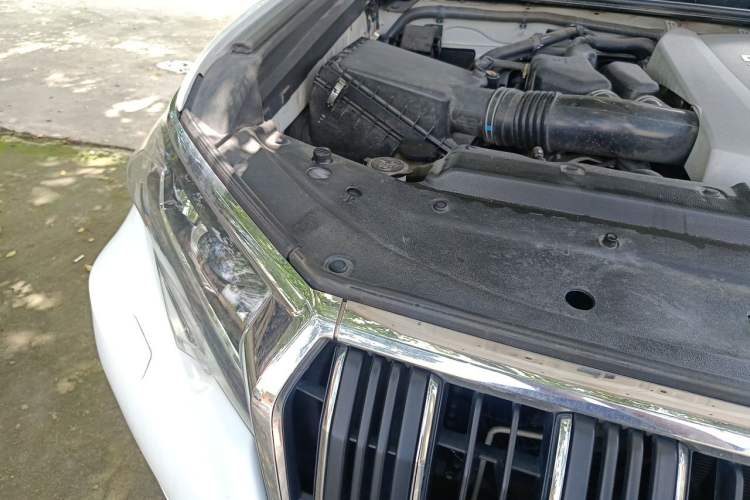 Used Toyota Prado 2018 3.5L Automatic TX-L NAVI with Rear-Mounted Spare Tire Engine Bay Right
