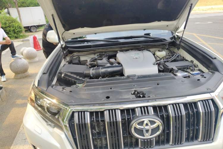 Used Toyota Prado 2018 3.5L Automatic TX-L NAVI with Rear-Mounted Spare Tire Engine Bay Right