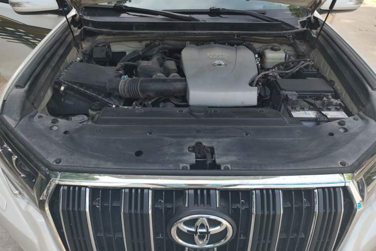Used Toyota Prado 2018 3.5L Automatic TX-L NAVI with Rear-Mounted Spare Tire Engine Bay