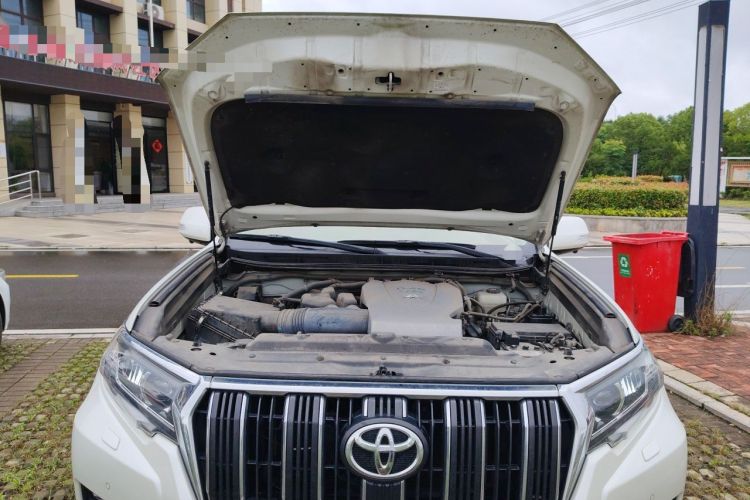 Used Toyota Prado 2018 3.5L Automatic TX-L with Rear-Mounted Spare Tire Engine Bay