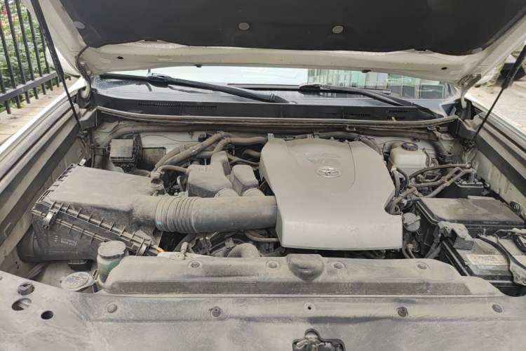 Used Toyota Prado 2018 3.5L Automatic TX-L with Rear-Mounted Spare Tire Engine Bay