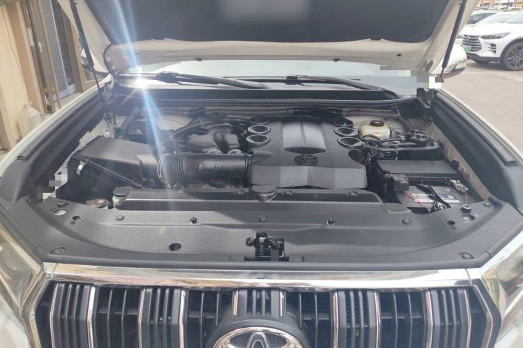 Used Toyota Prado  Engine Bay