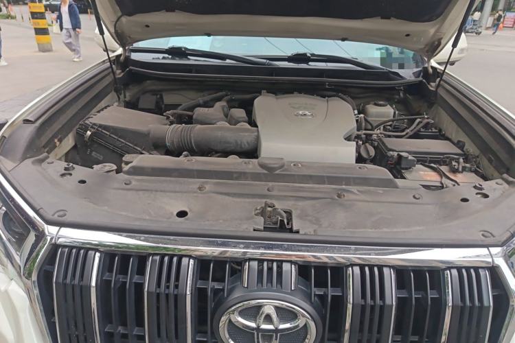 Used Toyota Prado 2018 3.5L Automatic TX-L with Rear-Mounted Spare Tire Engine Bay