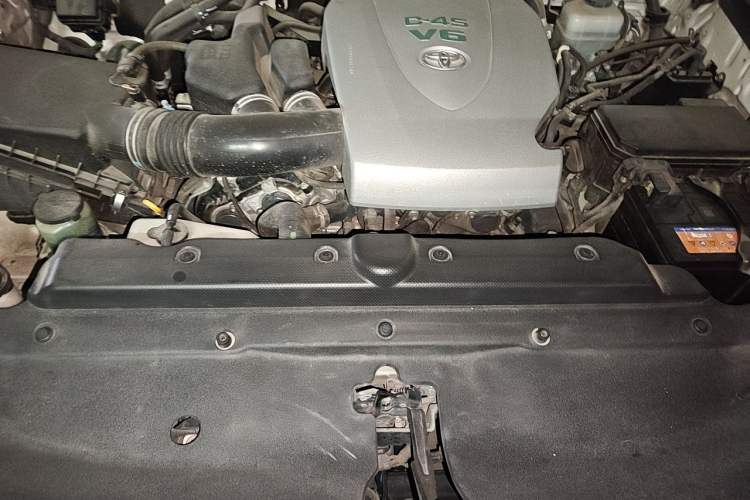 Used Toyota Prado 2018 3.5L Automatic TX-L Engine Bay