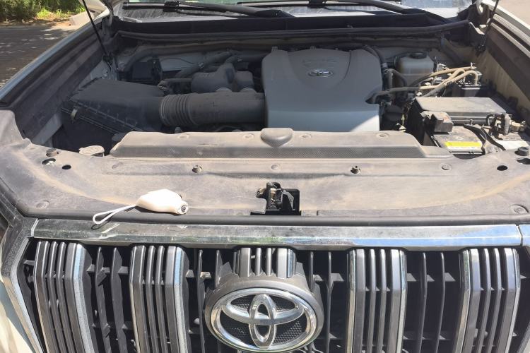 Used Toyota Prado 2018 3.5L Automatic TX-L with Rear-Mounted Spare Tire Engine Bay