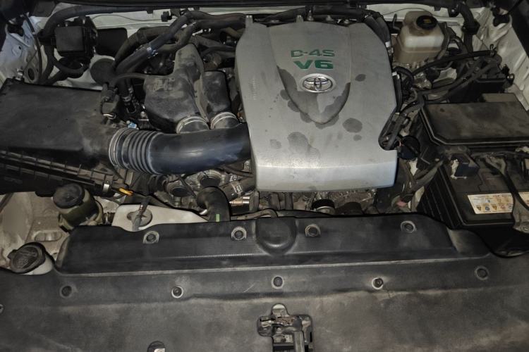 Used Toyota Prado 2018 3.5L Automatic TX-L with Rear-Mounted Spare Tire Engine Bay