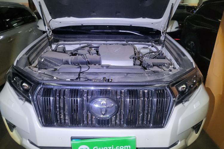 Used Toyota Prado 2018 3.5L Automatic TX-L NAVI with Rear-Mounted Spare Tire Engine Bay