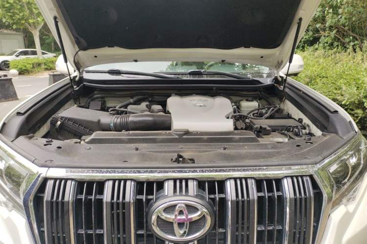 Used Toyota Prado 2018 3.5L Automatic TX-L with Rear-Mounted Spare Tire Engine Bay