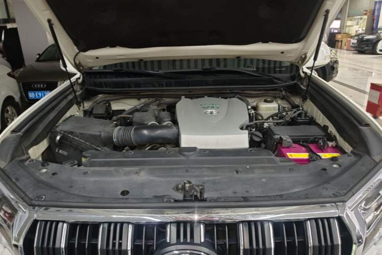 Used Toyota Prado 2018 3.5L Automatic TX-L NAVI with Rear-Mounted Spare Tire Engine Bay