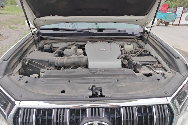 Used Toyota Prado 2018 3.5L Automatic TX-L NAVI with Rear-Mounted Spare Tire Engine Bay