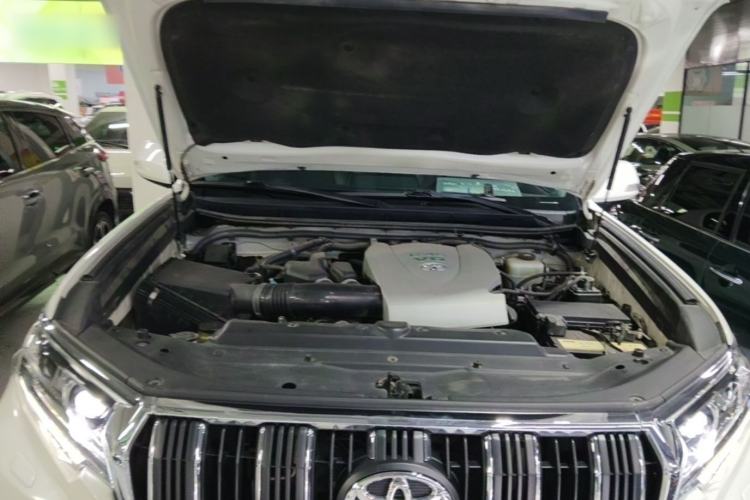 Used Toyota Prado 2018 3.5L Automatic TX-L Engine Bay