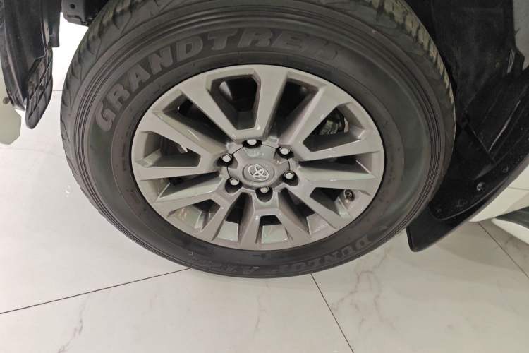Used Toyota Prado 2018 3.5L Automatic TX-L Exterior 4