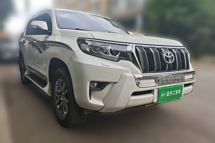 Used Toyota Prado 2018 4.0L VX External Mount Genuine Leather Single Differential Middle East Specification Front Right 45 Deg