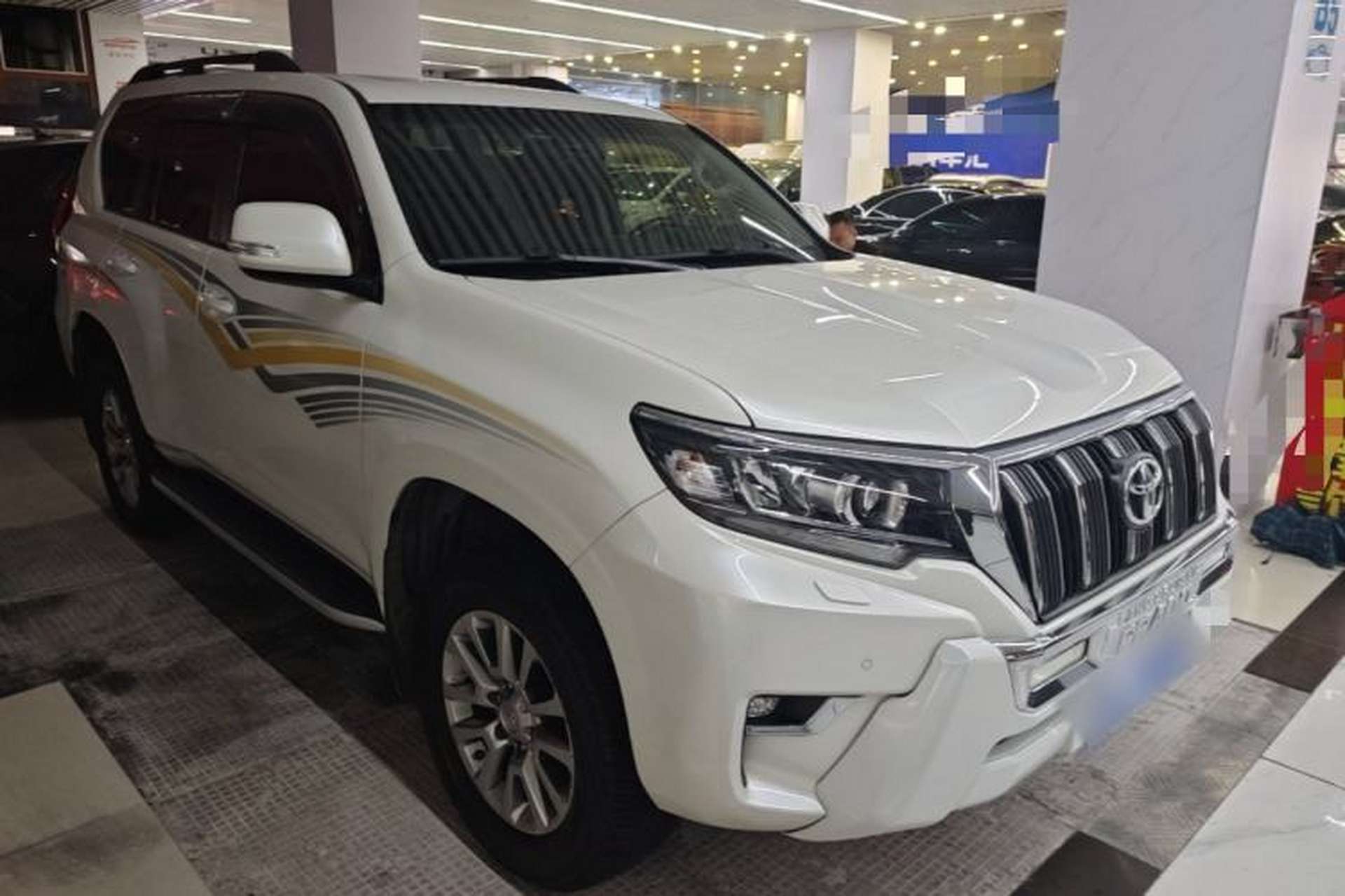 Used Toyota Prado 2018 3.5L Automatic TX-L NAVI with Rear-Mounted Spare Tire Front Right 45 Deg