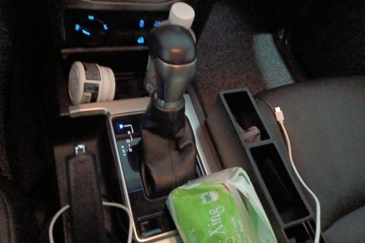 Used Toyota Prado 2018 3.5L Automatic TX-L Gear Lever