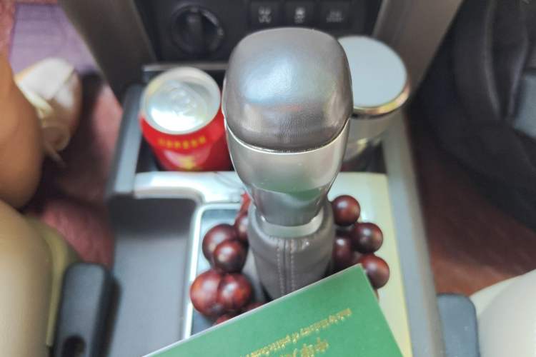 Used Toyota Prado 2018 4.0L GXR Dubai Edition – Middle East Gear Lever