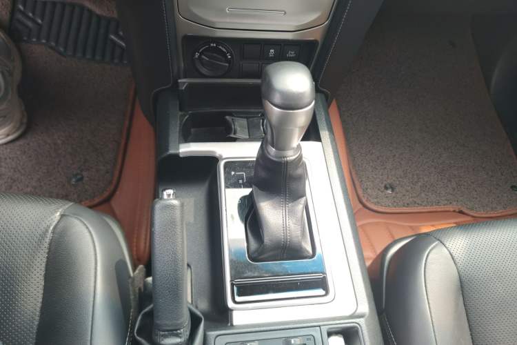 Used Toyota Prado 2018 3.5L Automatic TX-L Gear Lever