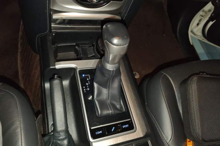 Used Toyota Prado 2018 3.5L Automatic VX NAVI Gear Lever