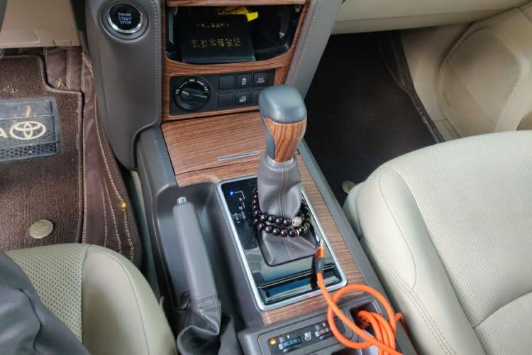 Used Toyota Prado 2018 3.5L Automatic TX-L Gear Lever
