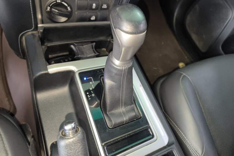 Used Toyota Prado 2018 3.5L Automatic TX-L Gear Lever