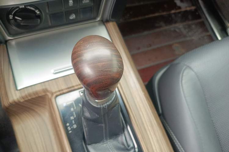 Used Toyota Prado 2018 3.5L Automatic TX-L Gear Lever