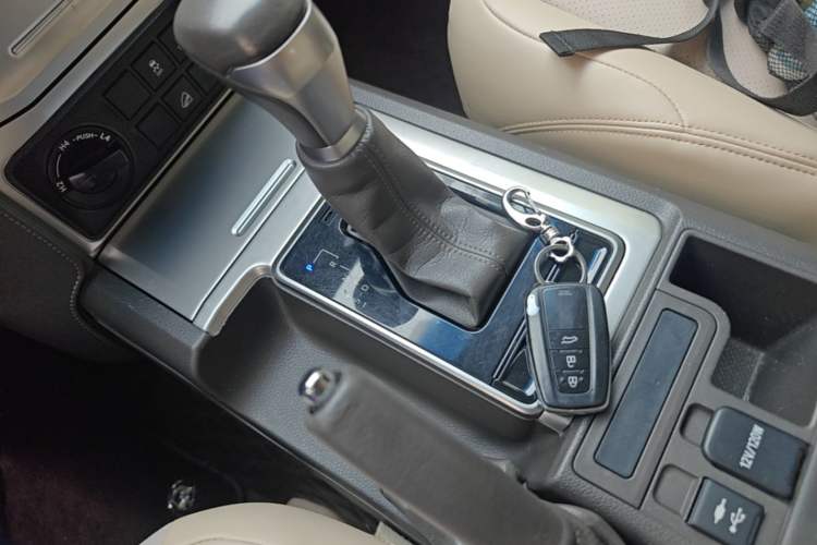 Used Toyota Prado 2018 3.5L Automatic TX Gear Lever